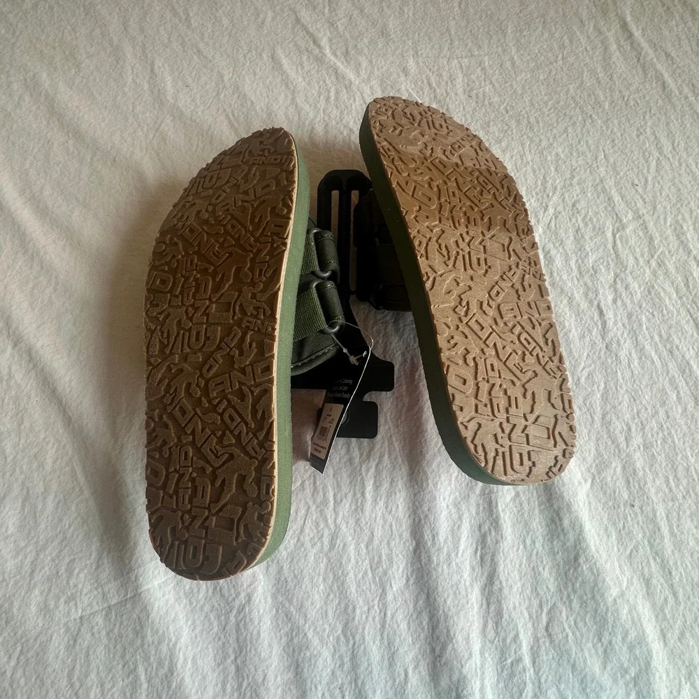 AND1 Men Military Camouflage Flip Flops Shoes Size 9 Adjustable Strap Summer NWT